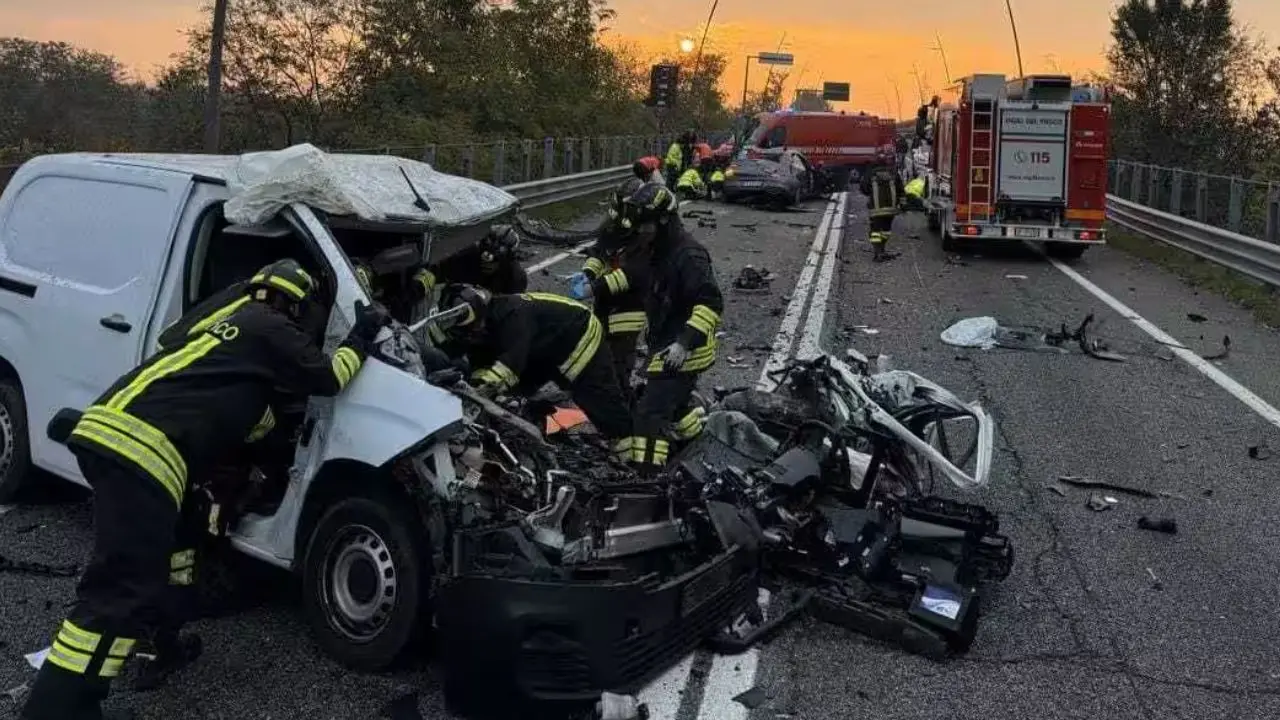 Drammatico incidente stradale sulla tangenziale sud di Bergamo:\u00A0tre\u00A0morti