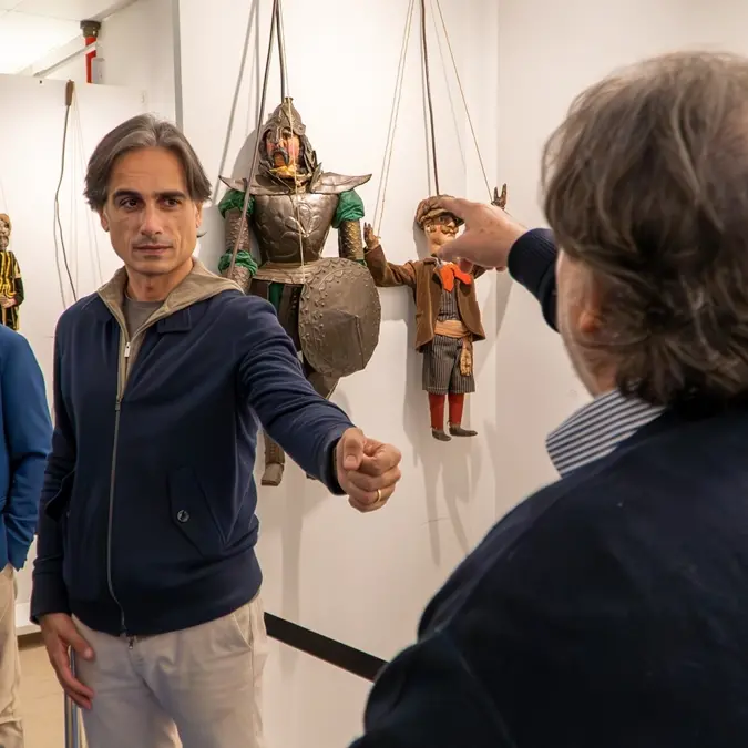 Al Castello Aragonese di Reggio la mostra “Buratto, Fili, Bastoni”