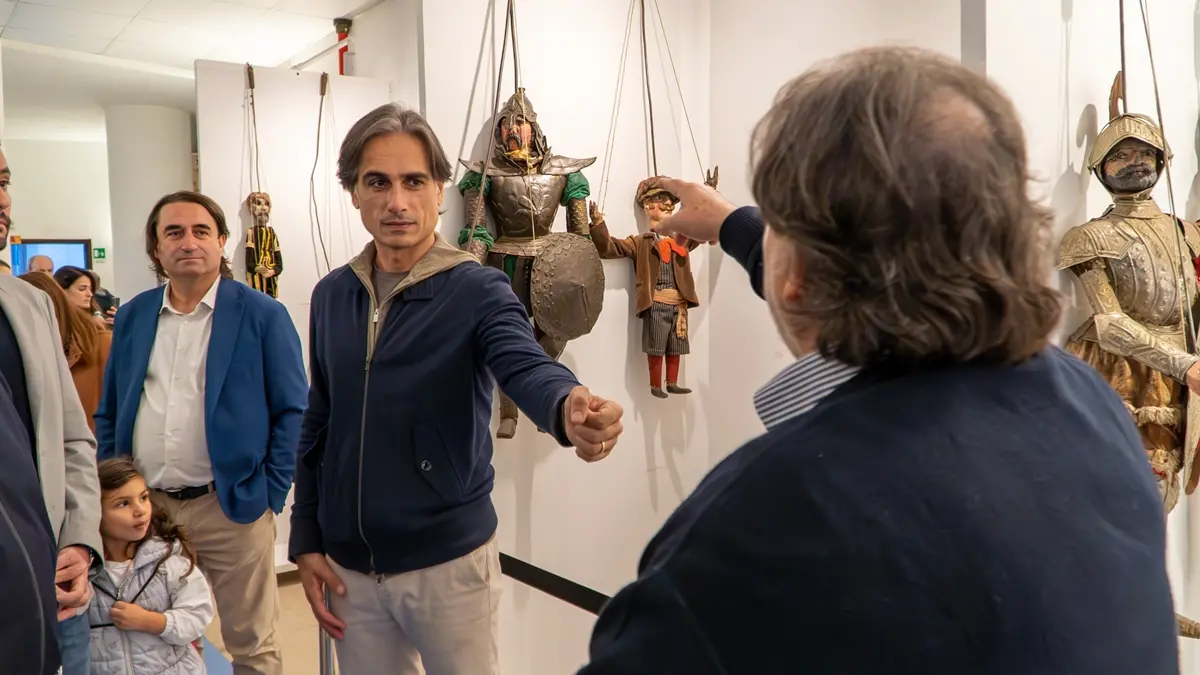 Al Castello Aragonese di Reggio la mostra “Buratto, Fili, Bastoni”