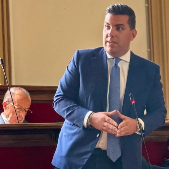 Palestra San Giovannello, Forza Italia difende Milia: «L’attore è Latella, ma di un film comico»\n