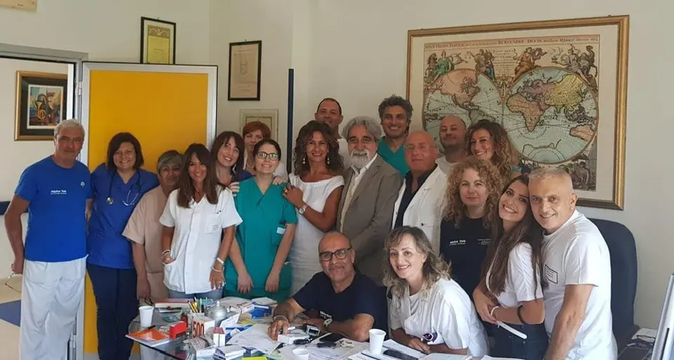 Addio a Beppe Vessicchio:\u00A0il legame con il reparto di Oncologia di Paola e l’omaggio ai pazienti in lotta per la vita\n