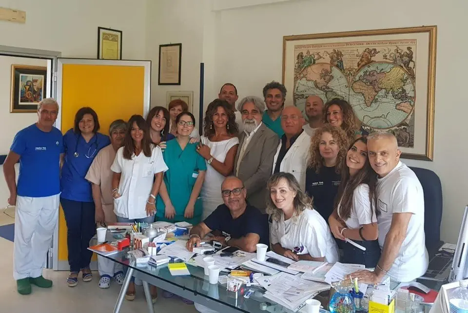 Addio a Beppe Vessicchio:\u00A0il legame con il reparto di Oncologia di Paola e l’omaggio ai pazienti in lotta per la vita\n