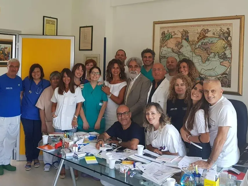 Addio a Beppe Vessicchio: il legame con il reparto di Oncologia di Paola e l’omaggio ai pazienti in lotta per la vita