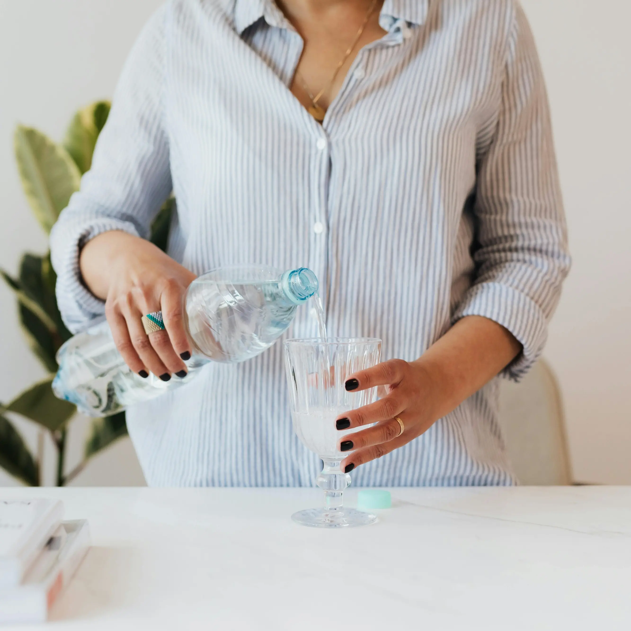 Acqua, in Italia aumentano spesa e consumi. Lo studio: «In 10 anni prezzi in crescita del +40%»\n