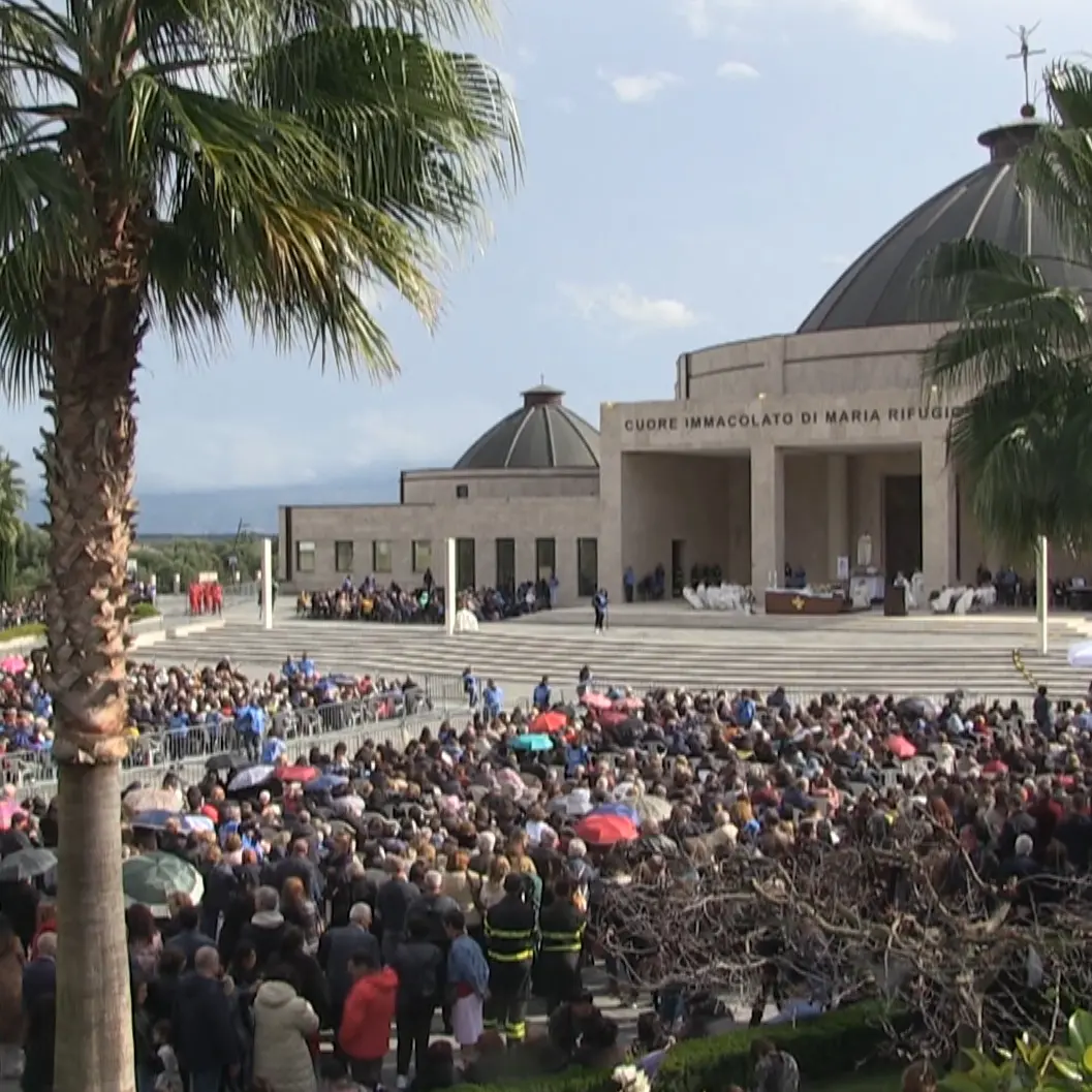 Migliaia di fedeli a Paravati per il 32° anniversario dell’arrivo della statua della Madonna a cui era devota Natuzza