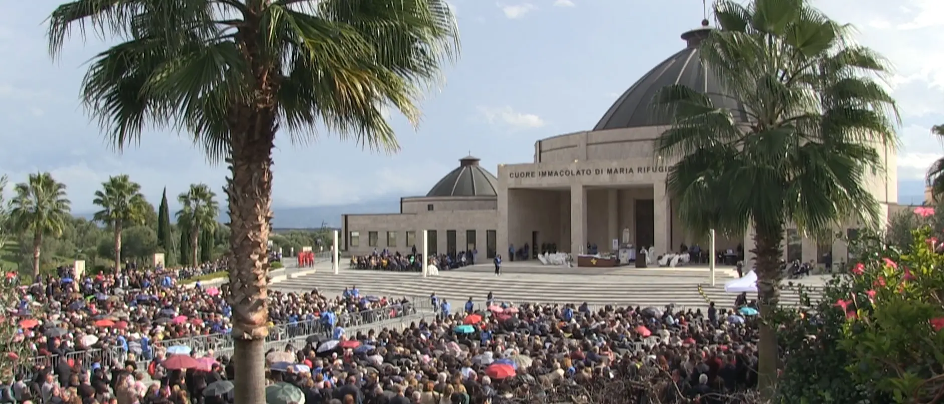 Migliaia di fedeli a Paravati per il 32° anniversario dell’arrivo della statua della Madonna a cui era devota Natuzza