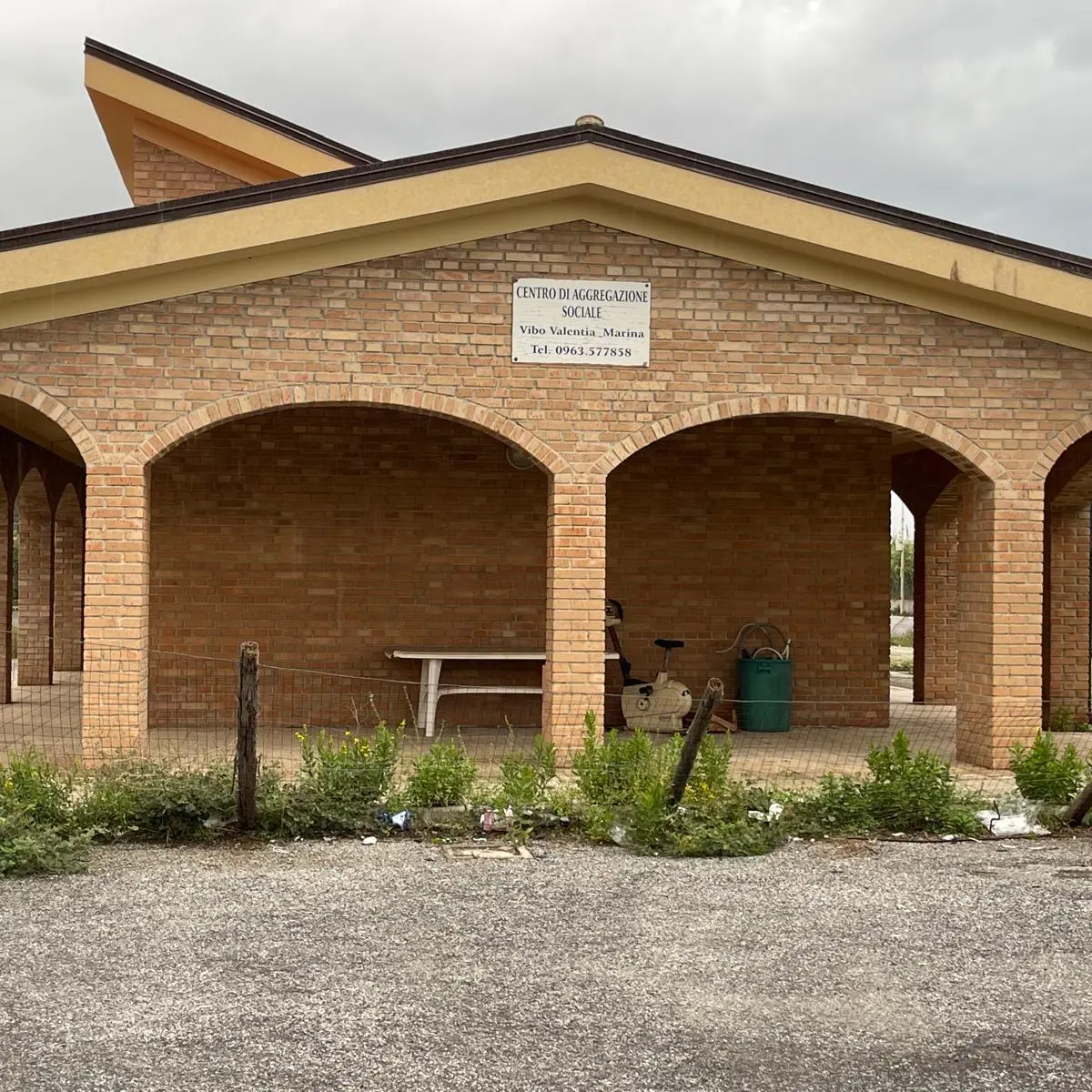 A Vibo Marina anziani ancora senza centro sociale dopo 4 anni, scatta la protesta: «Il sindaco mantenga le promesse»\n