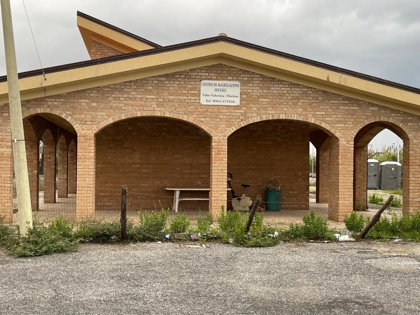 A Vibo Marina anziani ancora senza centro sociale dopo 4 anni, scatta la protesta: «Il sindaco mantenga le promesse»\n