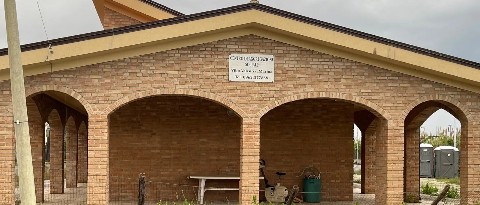 A Vibo Marina anziani ancora senza centro sociale dopo 4 anni, scatta la protesta: «Il sindaco mantenga le promesse»\n