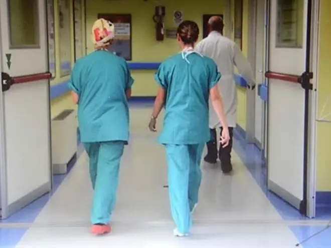 Infermieri, straordinari detassati… anzi no. L’Asp di Cosenza chiede la restituzione e il Nursind insorge: «Ennesimo attacco»