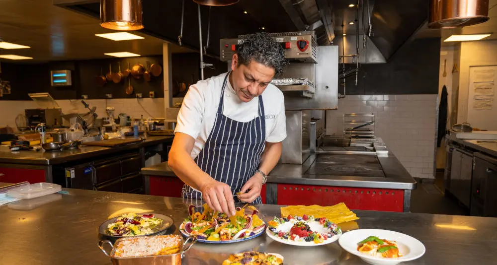 Un nuovo angolo d’Italia a Londra: lo chef calabrese Francesco Mazzei apre il ristorante “Mezzogiorno”\n