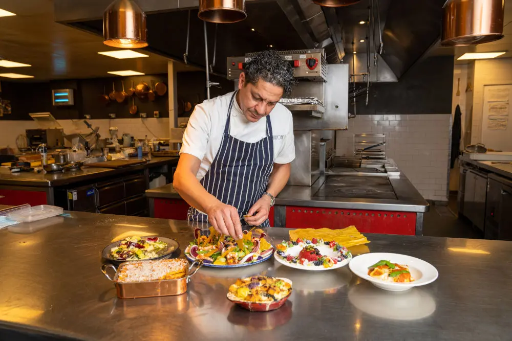 Un nuovo angolo d’Italia a Londra: lo chef calabrese Francesco Mazzei apre il ristorante “Mezzogiorno”\n