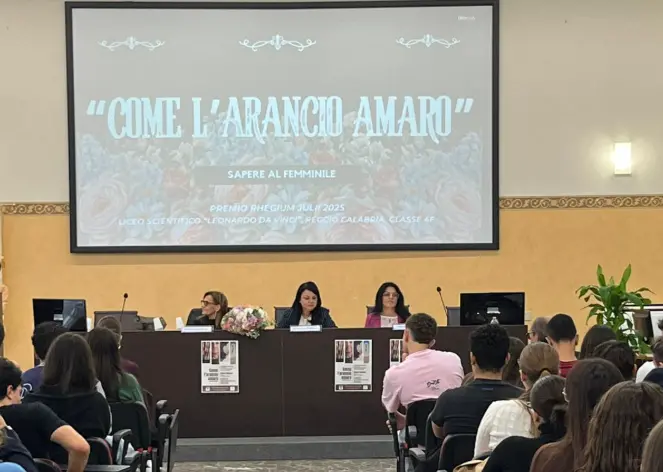 Reggio,\u00A0 al “Da Vinci” la scrittrice Palminteri presenta “Come l’arancio amaro”\n