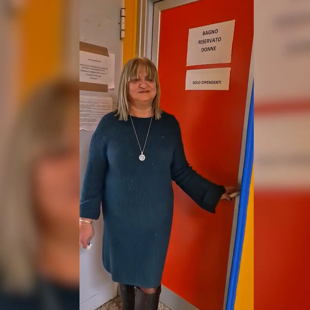 Ospedale di Paola, centralinista non vedente denuncia: «Non riesco a usare i servizi igienici\u00A0in autonomia»\n