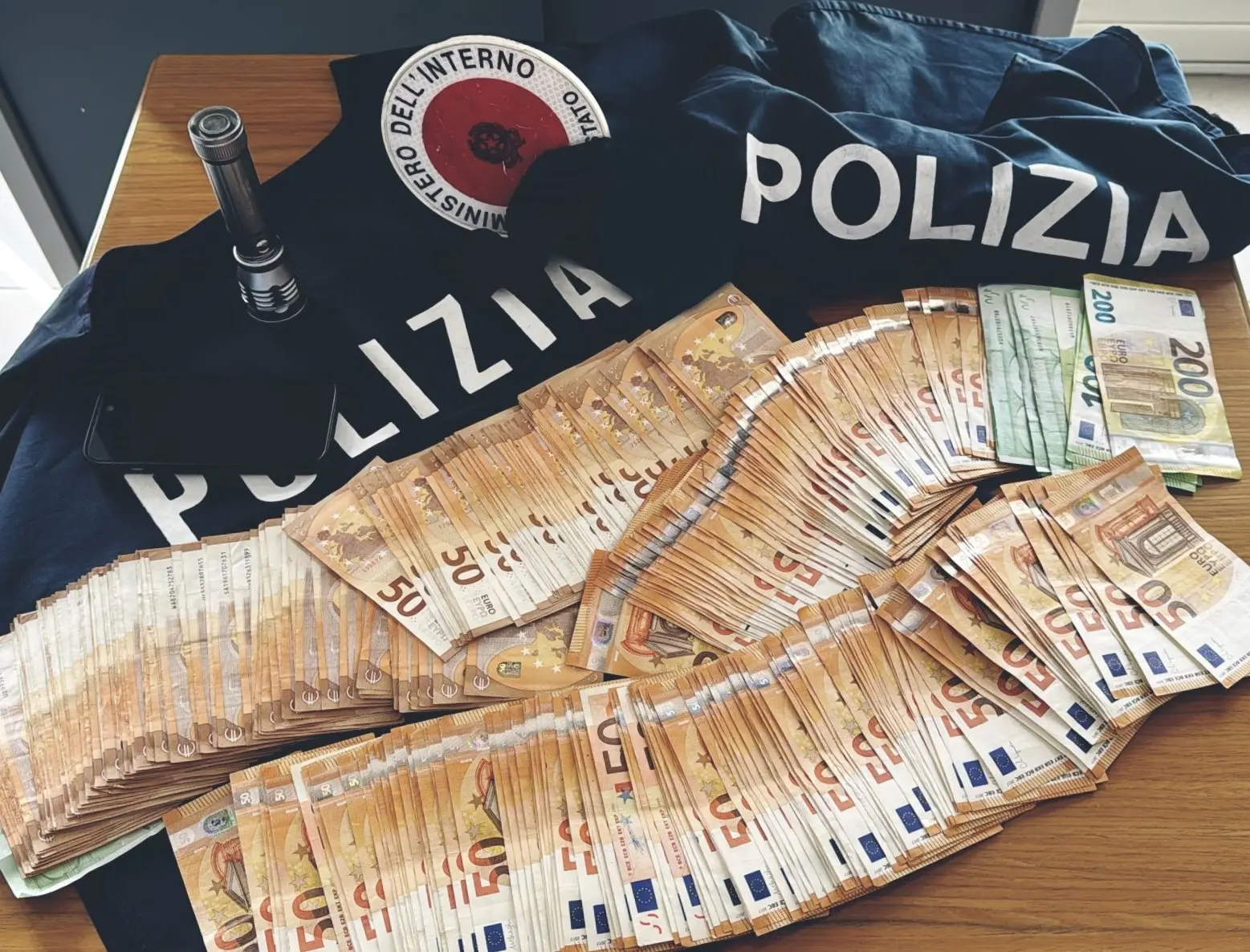 Polizia di Stato Reggio Calabria: denunciato per riciclaggio un 40enne fermato con 17.500 euro in contanti\n