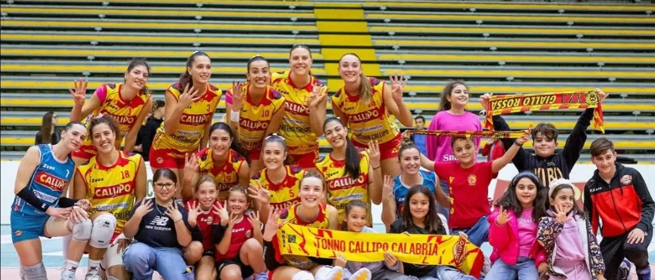 Volley, la Tonno Callipo femminile batte anche Castellana Grotte e vola a punteggio pieno: secco 3-0 ai danni delle pugliesi\n