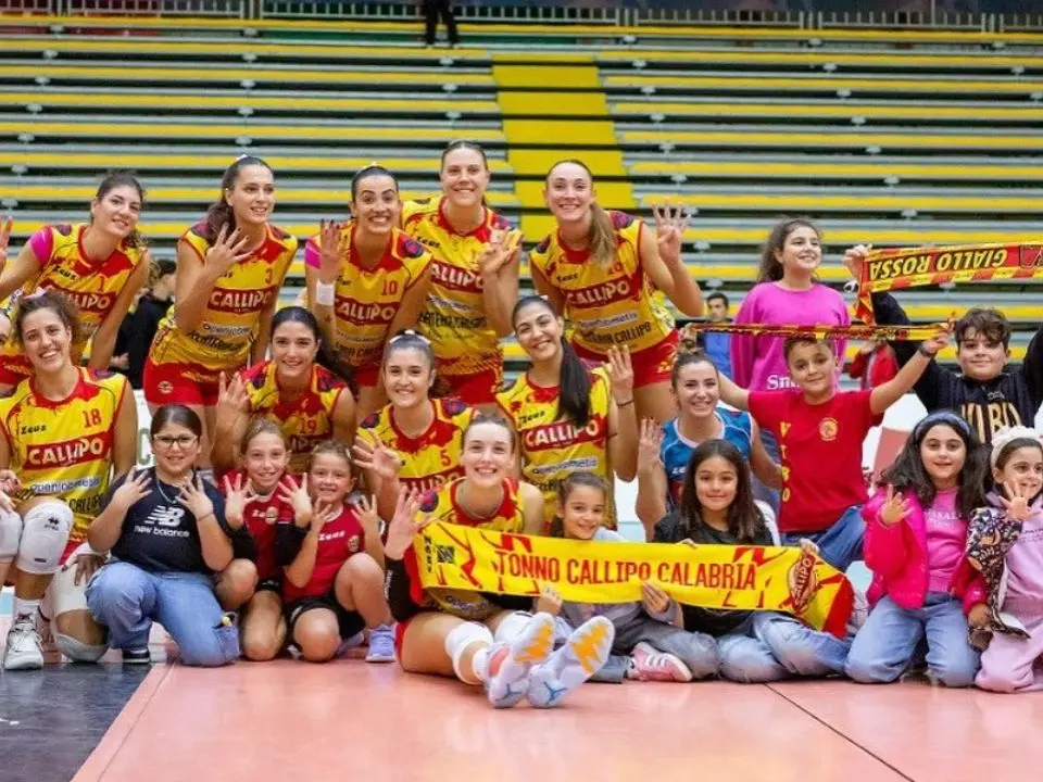 Volley, la Tonno Callipo femminile batte anche Castellana Grotte e vola a punteggio pieno: secco 3-0 ai danni delle pugliesi