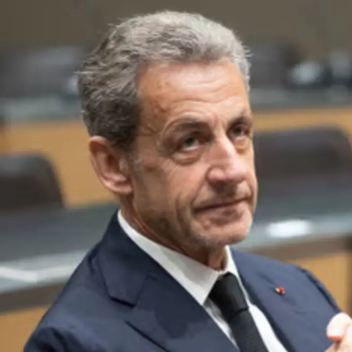 Concessa a Sarkozy la libertà vigilata, accolto il ricorso. L’ex presidente francese: «Il carcere esperienza dura»\n