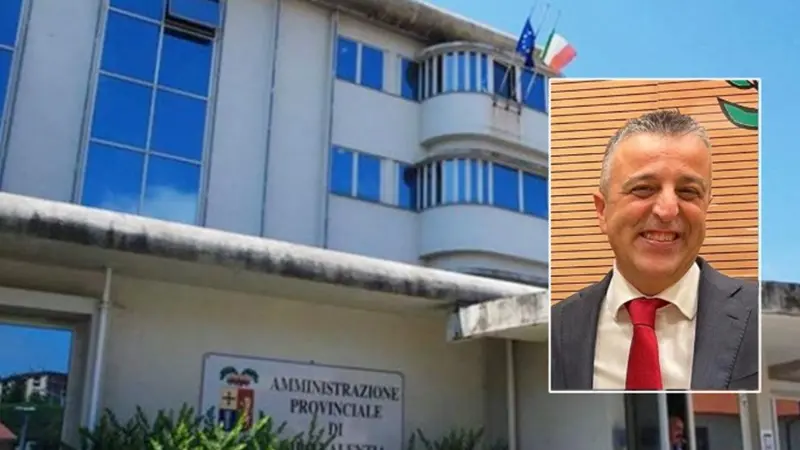 <p>La Provincia di Vibo e nel riquadro il presidente Corrado L'Andolina</p>\\n