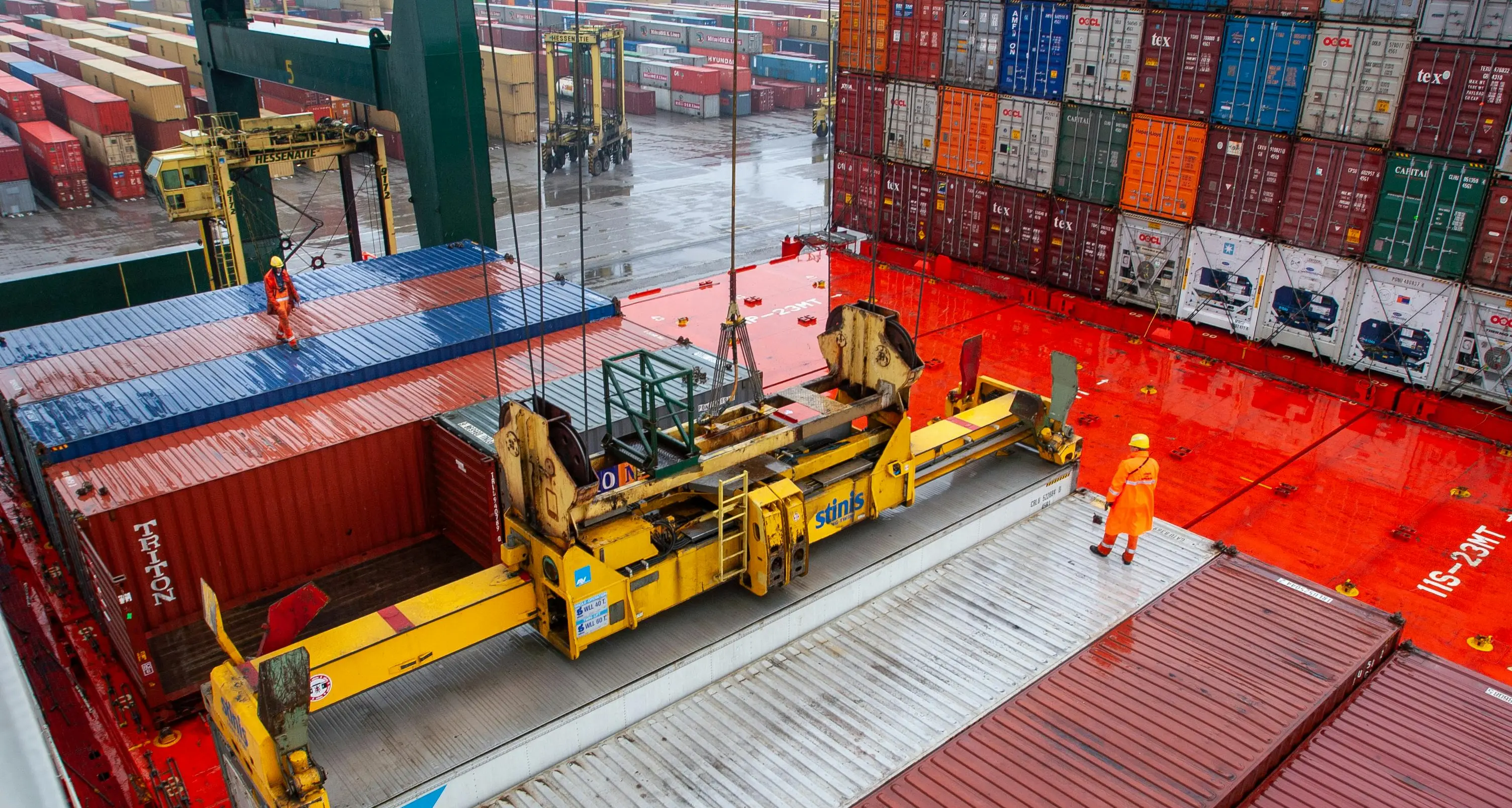 Piccole e medie imprese europee in crisi, la Cina avanza: import a doppia cifra e concorrenza imbattibile