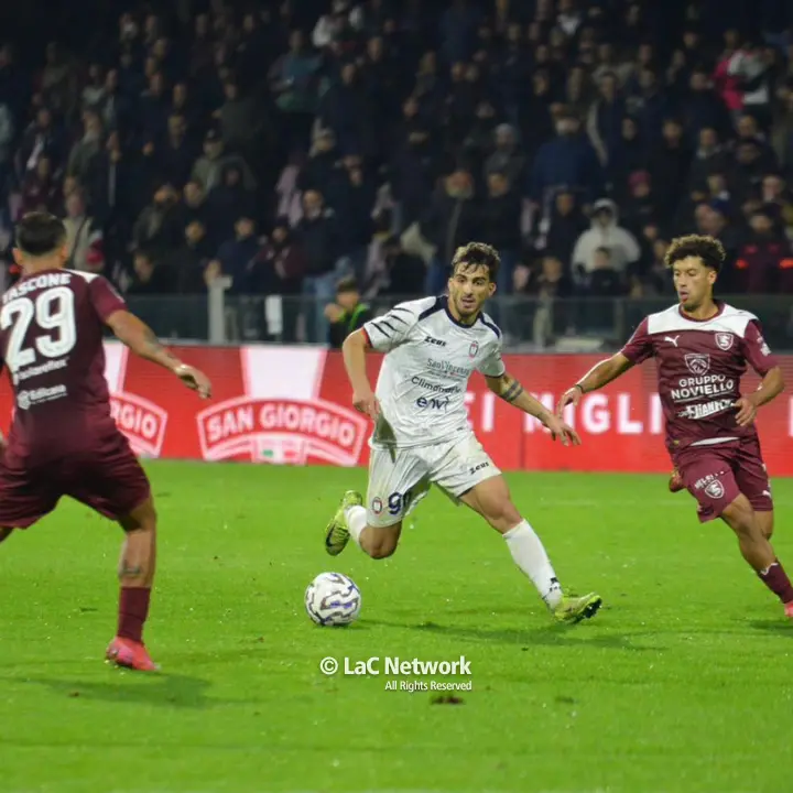 Serie C, un buon Crotone stoppa la Salernitana: all’Arechi finisce 0-0
