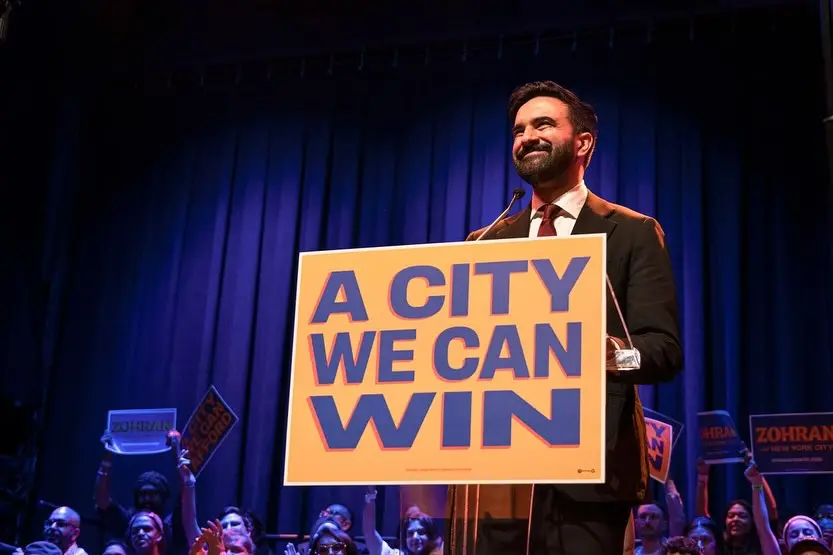 La vittoria del socialista Zohran Mamdani e il nuovo volto politico di New York: un’affermazione contro le estreme destre mondiali\n