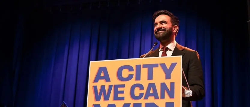 La vittoria del socialista Zohran Mamdani e il nuovo volto politico di New York: un’affermazione contro le estreme destre mondiali\n