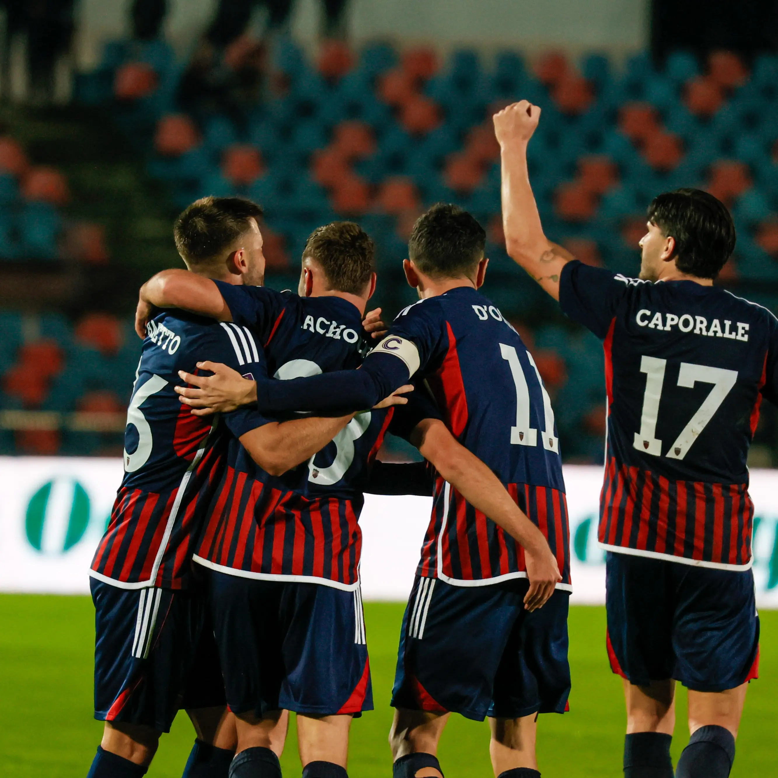 Il Cosenza sembra l'Inter: gol e spettacolo, miglior attacco nei professionisti 