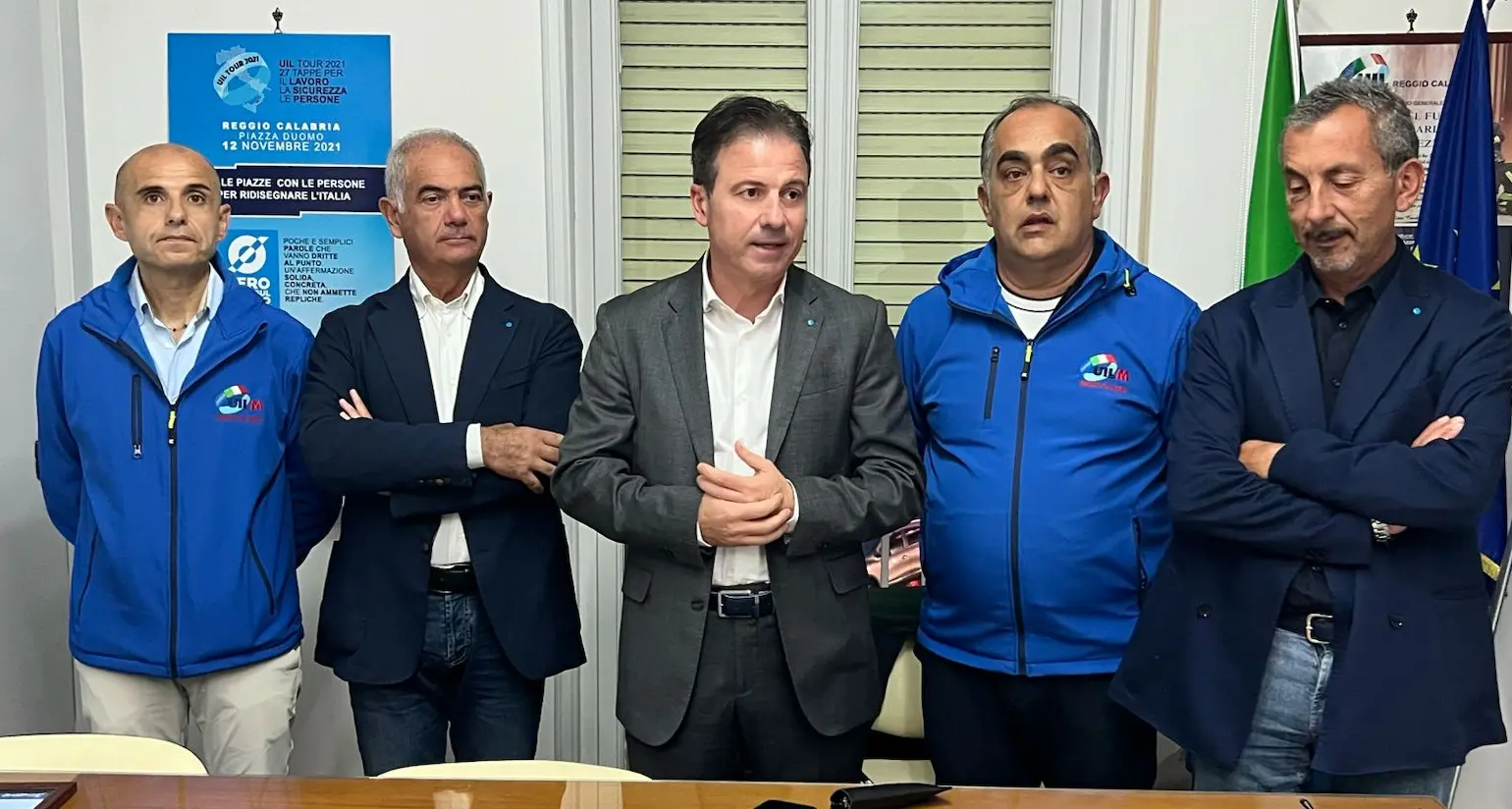 Reggio Calabria, incendiata l'auto di un delegato Uilm dell'Hitachi: solidarietà da tutta Italia