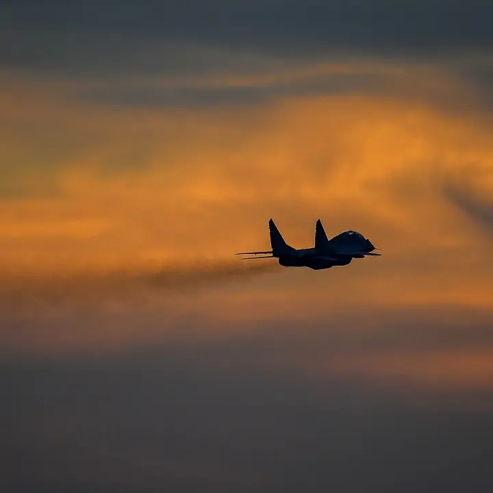 Guerra in Ucraina, la Russia: «Kiev e servizi britannici volevano dirottare un Mig per falso attacco alla Nato»\n