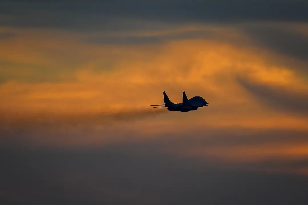 Guerra in Ucraina, la Russia: «Kiev e servizi britannici volevano dirottare un Mig per falso attacco alla Nato»\n