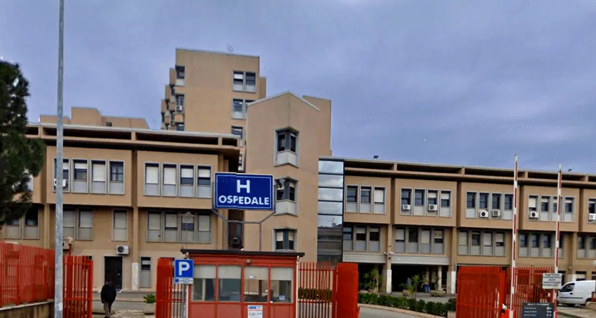 Rossano, giovane in escandescenza al pronto soccorso: ferita una guardia giurata\n
