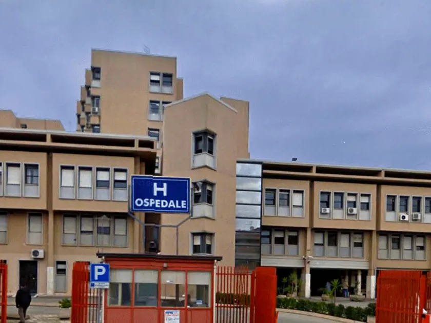 Rossano, giovane in escandescenza al pronto soccorso: ferita una guardia giurata