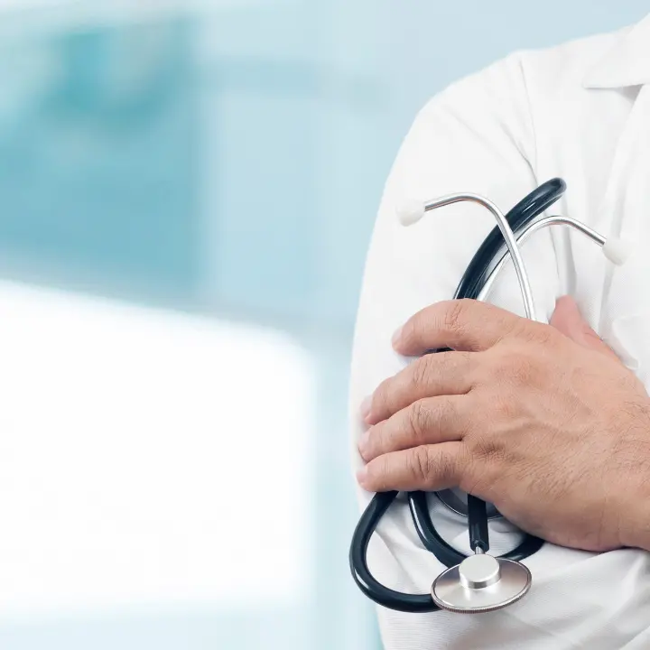 Medico vincitore di concorso resta senza contratto: il paradosso della sanità vibonese\n