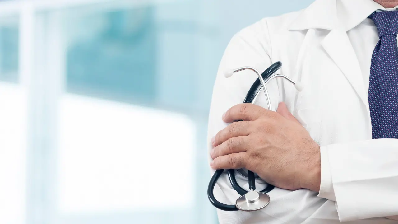 Medico vincitore di concorso resta senza contratto: il paradosso della sanità vibonese\n