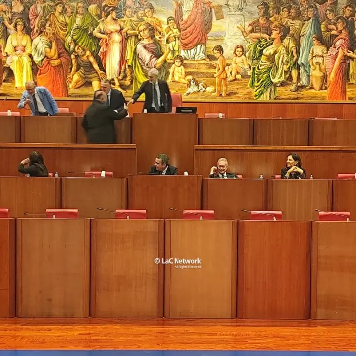 Consiglio regionale, al via la XIII legislatura con le parole di Laghi: «Non dobbiamo lasciare indietro nessuno»\n