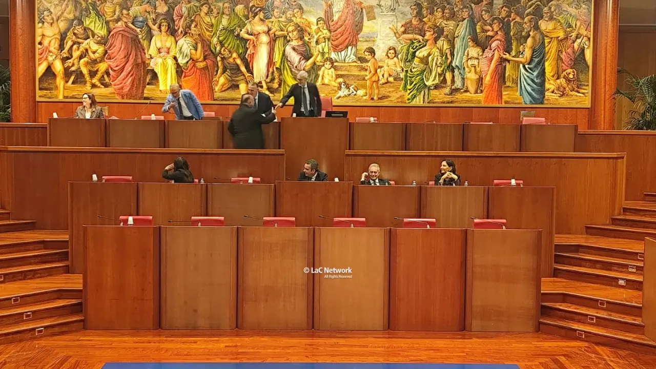 Consiglio regionale, al via la XIII legislatura con le parole di Laghi: «Non dobbiamo lasciare indietro nessuno»\n