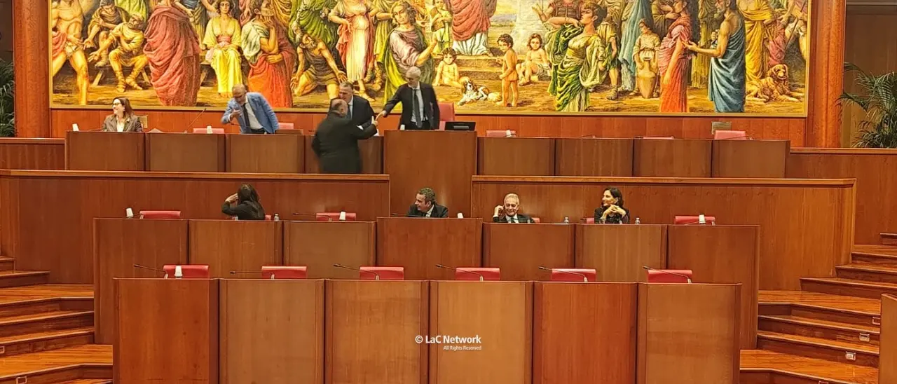 Consiglio regionale, al via la XIII legislatura con le parole di Laghi: «Non dobbiamo lasciare indietro nessuno»\n