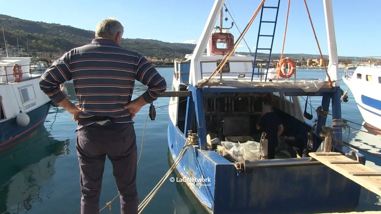 I pescatori di Vibo Marina non si rassegnano al nuovo stop: «Abbiamo investito soldi e lavoro ma siamo ancora in porto»
