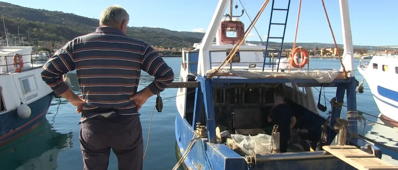 I pescatori di Vibo Marina non si rassegnano al nuovo stop: «Abbiamo investito soldi e lavoro ma siamo ancora in porto»