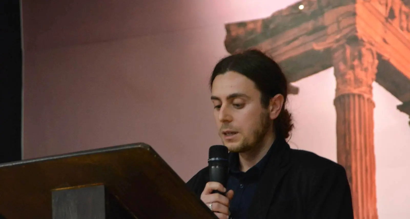 Il prof Giuseppe Macrì ai giovani calabresi: «Non accettate mai che la rassegnazione diventi cultura. Pensare è il primo atto di libertà»\n