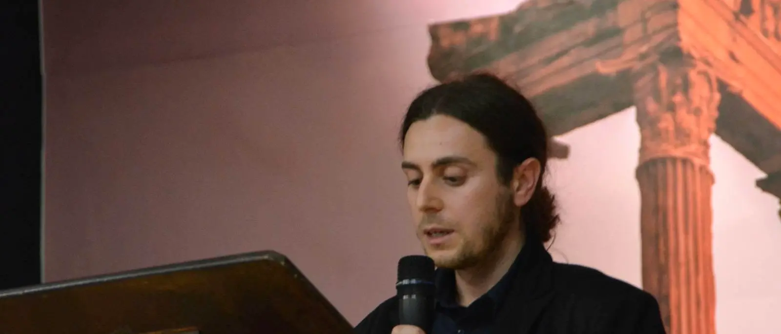 Il prof Giuseppe Macrì ai giovani calabresi: «Non accettate mai che la rassegnazione diventi cultura. Pensare è il primo atto di libertà»\n