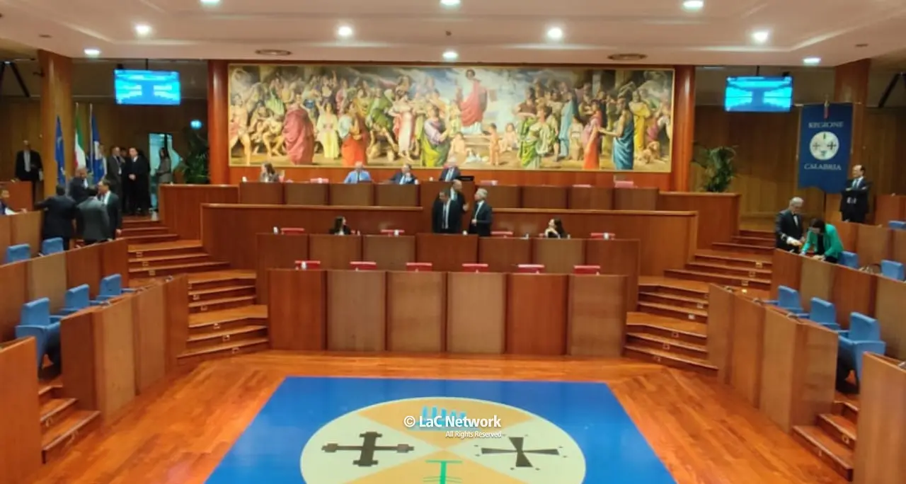 Consiglio regionale, Occhiuto: «Spero\u00A0in una legislatura\u00A0intensa e stimolante. Lavoriamo insieme per il bene della Calabria»\n