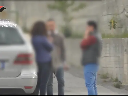 Scandalo nella scuola a Crotone, arrestati ex preside e titolare di un centro formativo – NOMI