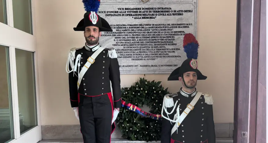 Palmi onora il sacrificio dei Caduti di Nassiriya: la cerimonia nella caserma intitolata al Vice Brigadiere Intravaia\n