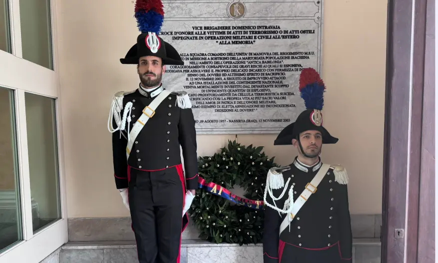 Palmi onora il sacrificio dei Caduti di Nassiriya: la cerimonia nella caserma intitolata al Vice Brigadiere Intravaia\n