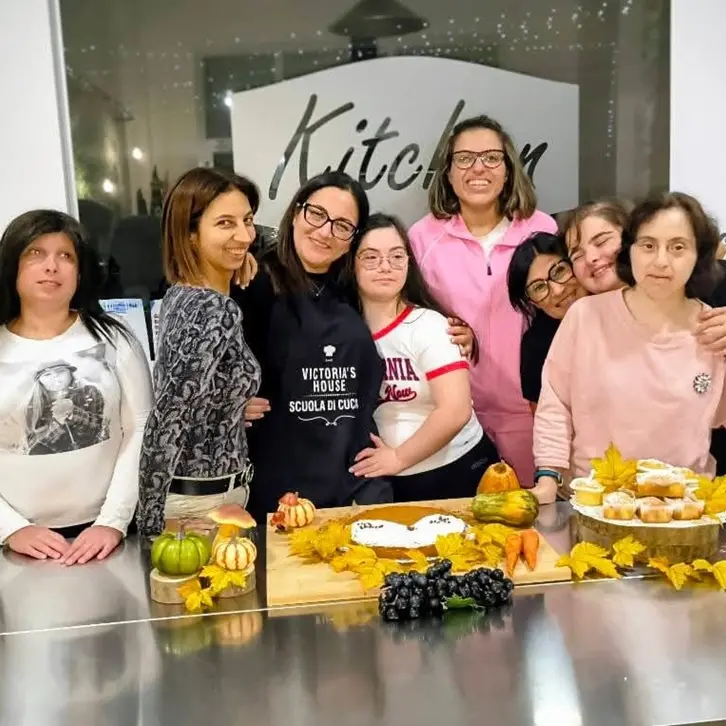 Victoria’s House a Reggio\u00A0non è solo una scuola di cucina ma un laboratorio di libertà\n