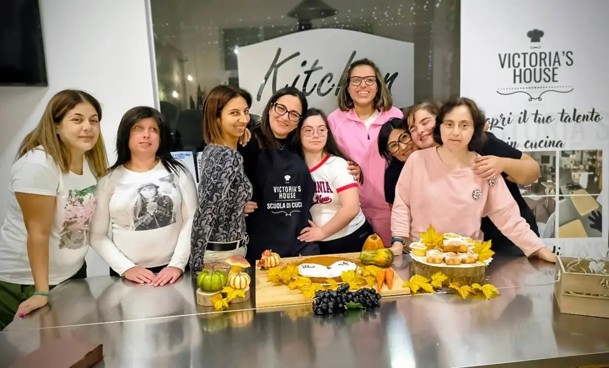 Victoria’s House a Reggio\u00A0non è solo una scuola di cucina ma un laboratorio di libertà\n