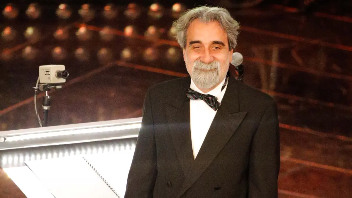 «Intitoliamo il Teatro Ariston di Sanremo al maestro Vessicchio»: la proposta dei fan dopo la morte del direttore d’orchestra\n