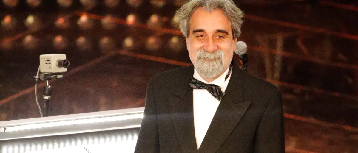 «Intitoliamo il Teatro Ariston di Sanremo al maestro Vessicchio»: la proposta dei fan dopo la morte del direttore d’orchestra\n